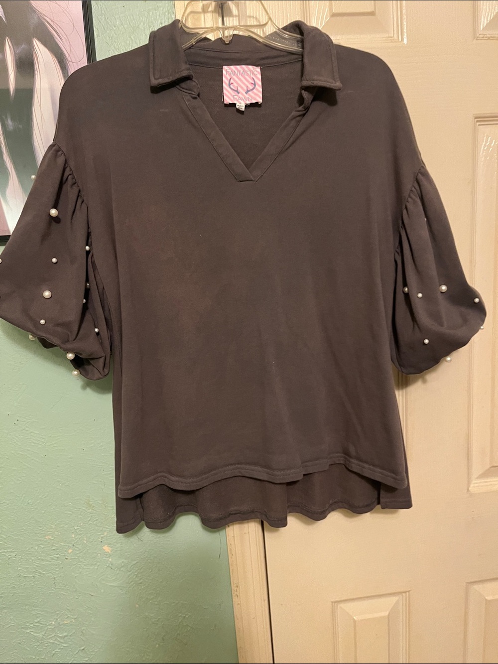 Fantastic Fawn Gray V-Neck Top with Pearl-Embellished Puff Sleeves &puff shorts